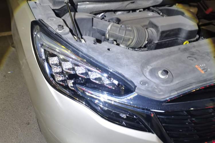 Used Buick GL8 2022 ES Landtrek 653T Luxury Edition Right Front Headlight