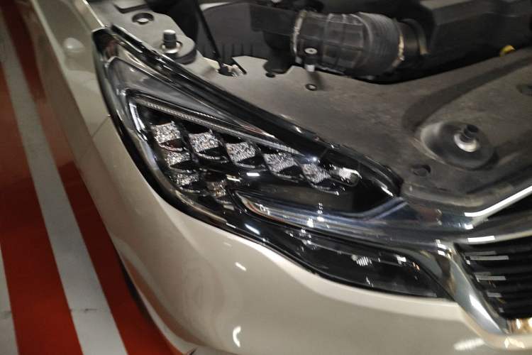 Used Buick GL8 2022 ES Land Cruiser 653T Luxury Model Right Front Headlight