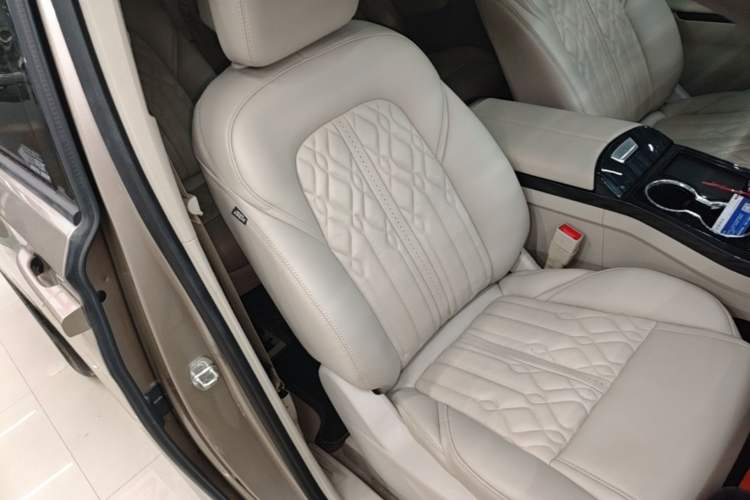 Used Buick GL8 2022 ES Landtrek 653T Comfort Edition Right Front Seat