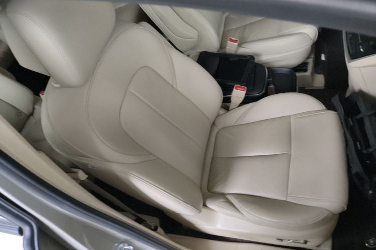 Used Buick GL8 2022 ES Landtrek 653T Luxury Edition Right Front Seat