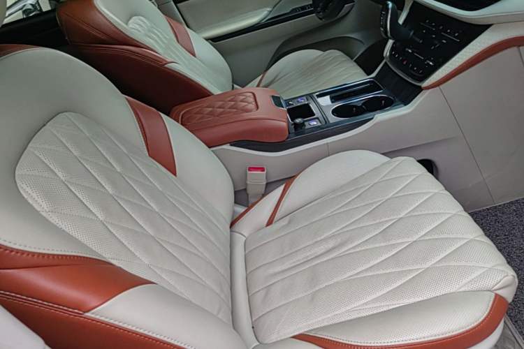 Used Buick GL8 2022 ES Landtrek 653T Comfort Edition Right Front Seat