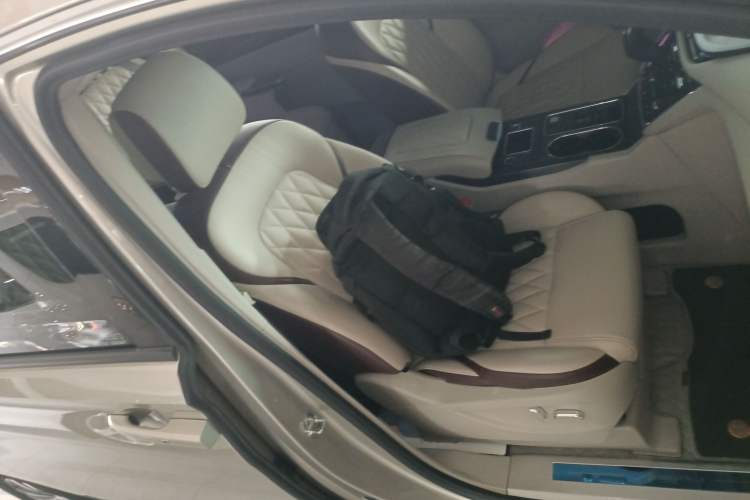 Used Buick GL8 2022 ES Landtrek 653T Comfort Edition Right Front Seat