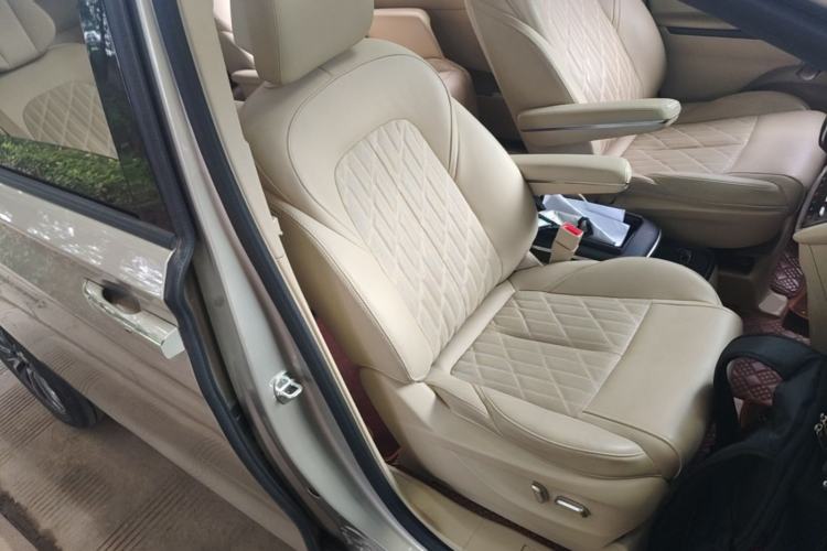 Used Buick GL8 2022 ES Land Cruiser 653T Luxury Model Right Front Seat
