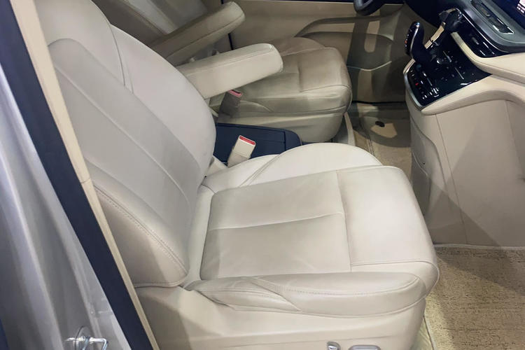 Used Buick GL8 2022 ES Landtrek 653T Luxury Edition Right Front Seat