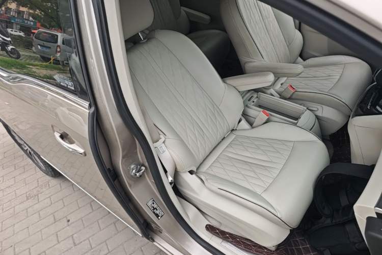 Used Buick GL8 2022 Land Executive Class 652T Prestige Model Right Front Seat