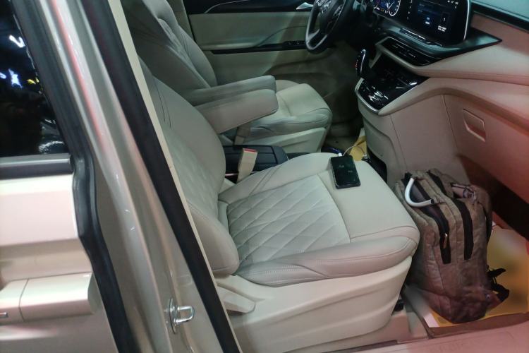 Used Buick GL8 2022 ES Landtrek 653T Comfort Edition Right Front Seat