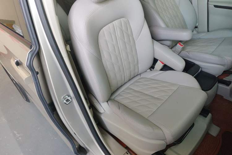 Used Buick GL8 2022 ES Landtrek 653T Comfort Edition Right Front Seat