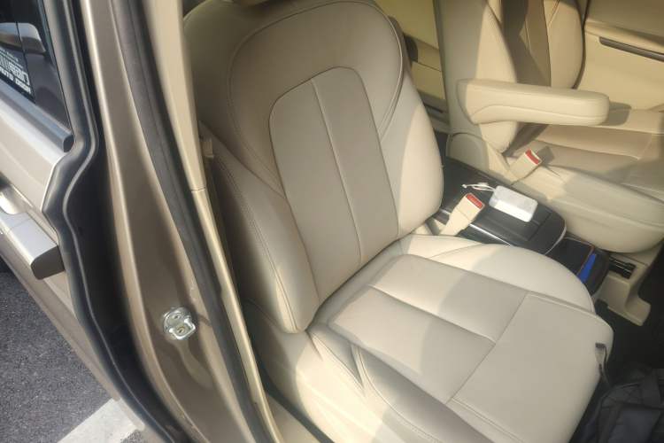 Used Buick GL8 2022 ES Landtrek 653T Luxury Edition Right Front Seat
