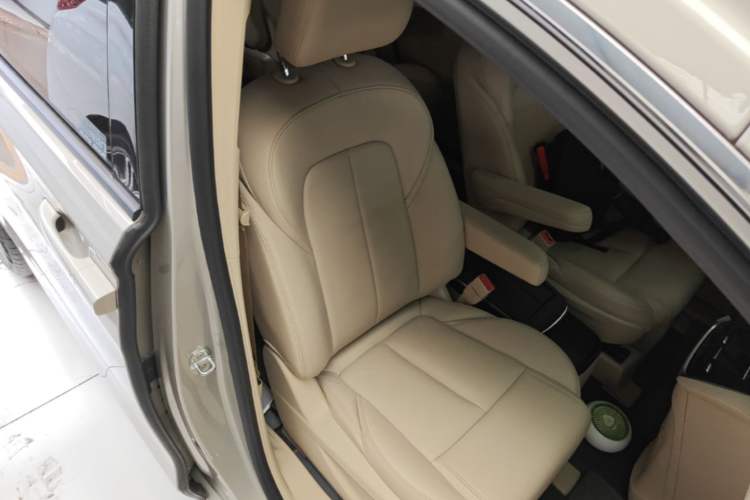 Used Buick GL8 2022 ES Landtrek 653T Luxury Edition Right Front Seat