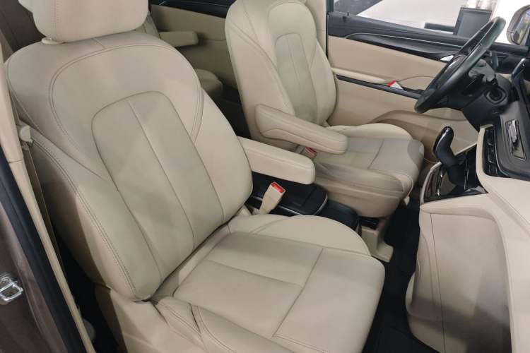 Used Buick GL8 2022 ES Landtrek 653T Luxury Edition Right Front Seat