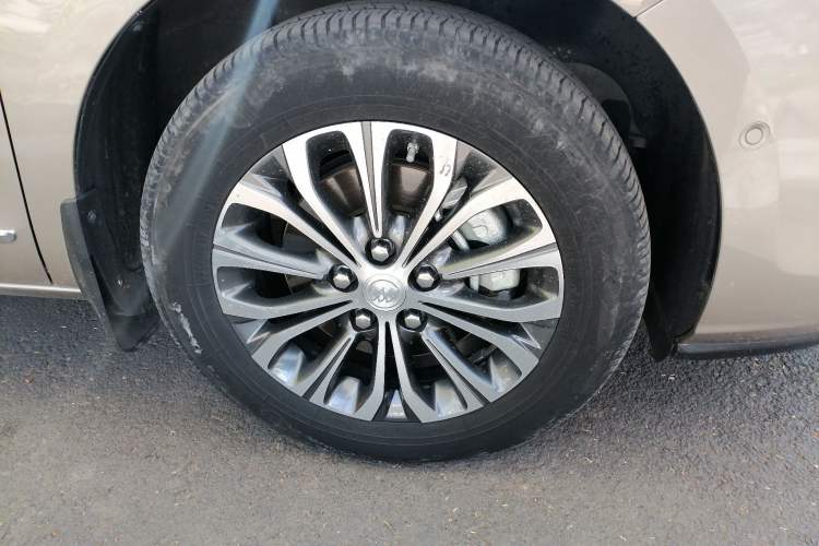 Used Buick GL8 2022 Land Business Class 652T Smart Deluxe Model Right Front Wheel Hub