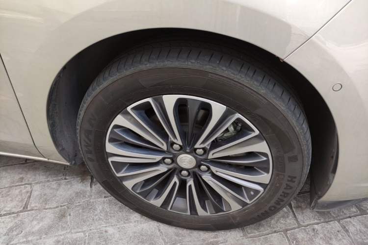 Used Buick GL8 2022 ES Landtrek 653T Luxury Edition Right Front Wheel Hub