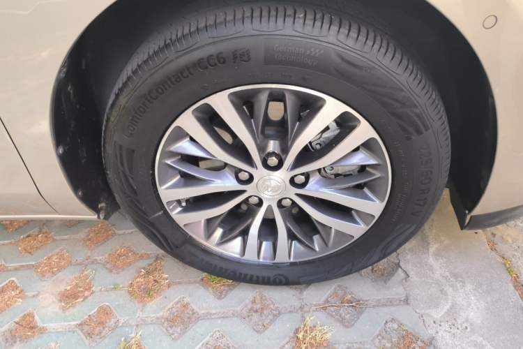 Used Buick GL8 2022 ES Landtrek 653T Luxury Edition Right Front Wheel Hub