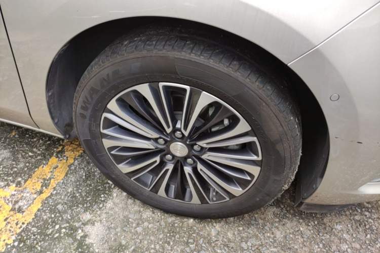 Used Buick GL8 2022 ES Landtrek 653T Luxury Edition Right Front Wheel Hub