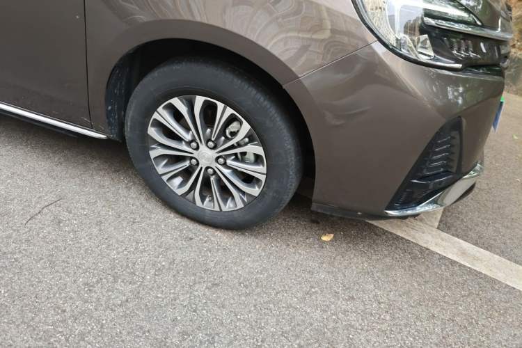 Used Buick GL8 2022 Land Business Class 652T Luxury Model Right Front Wheel Hub