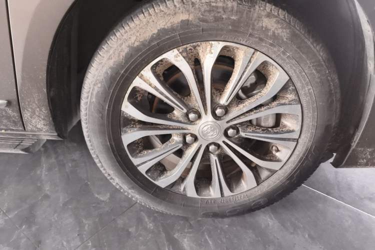 Used Buick GL8 2022 Land Business Class 652T Luxury Model Right Front Wheel Hub