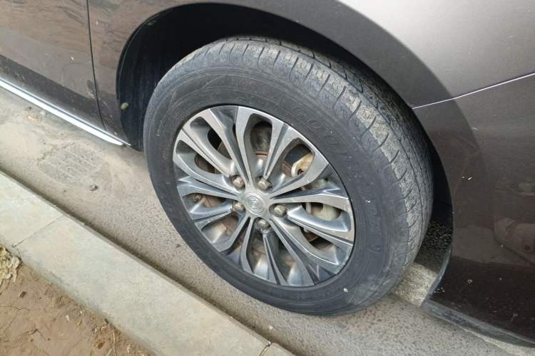 Used Buick GL8 2022 Land Cruiser Executive Class 652T Comfort Model Right Front Wheel Hub