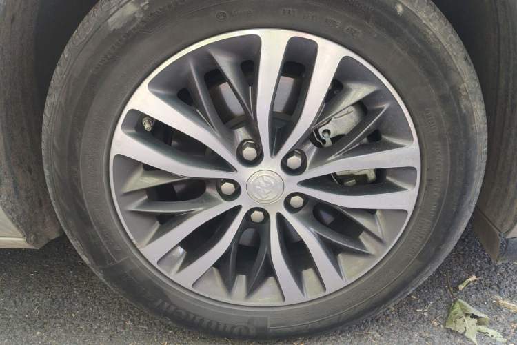 Used Buick GL8 2022 ES Landtrek 653T Comfort Edition Right Front Wheel Hub