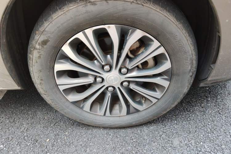Used Buick GL8 2022 Land Business Class 652T Luxury Model Right Front Wheel Hub