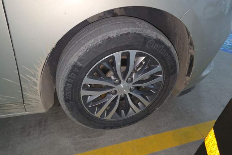 Used Buick GL8 2022 ES Landtrek 653T Comfort Edition Right Front Wheel Hub