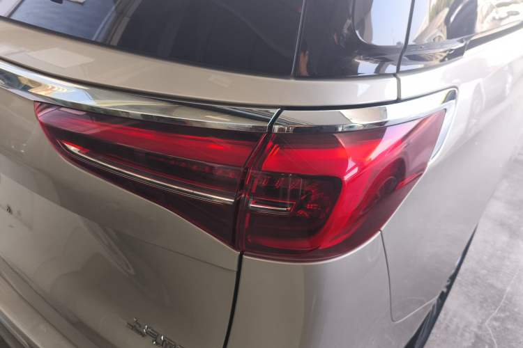 Used Buick GL8 2022 ES Land Cruiser 653T Luxury Model Right Rear Taillight
