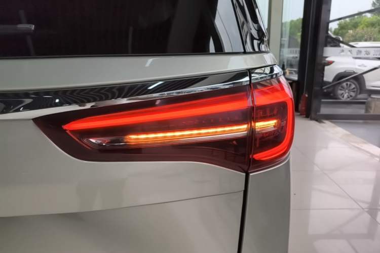 Used Buick GL8 2022 ES Land Cruiser 653T Luxury Model Right Rear Taillight