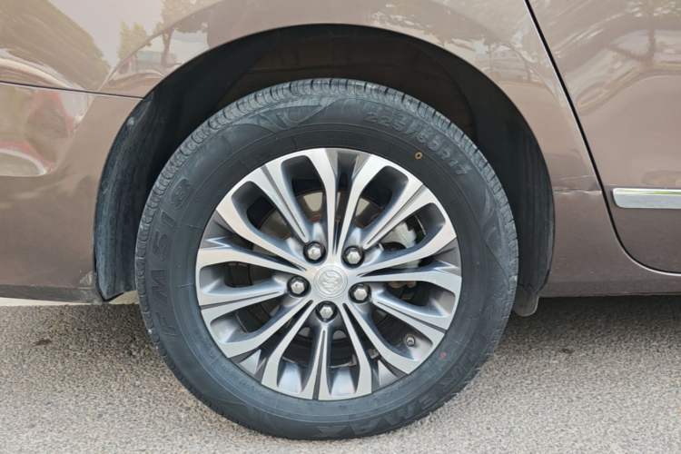 Used Buick GL8 2022 Land Business Class 652T Luxury Model Right Rear Wheel Hub