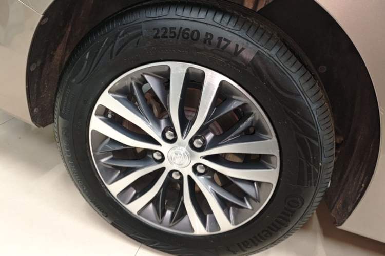 Used Buick GL8 2022 ES Landtrek 653T Comfort Edition Right Rear Wheel Hub
