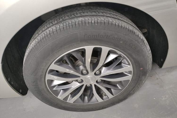 Used Buick GL8 2022 ES Landtrek 653T Luxury Edition Right Rear Wheel Hub