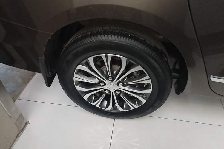 Used Buick GL8 2022 Land Business Class 652T Luxury Model Right Rear Wheel Hub