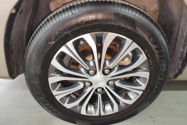 Used Buick GL8 2022 Land Business Class 652T Luxury Model Right Rear Wheel Hub