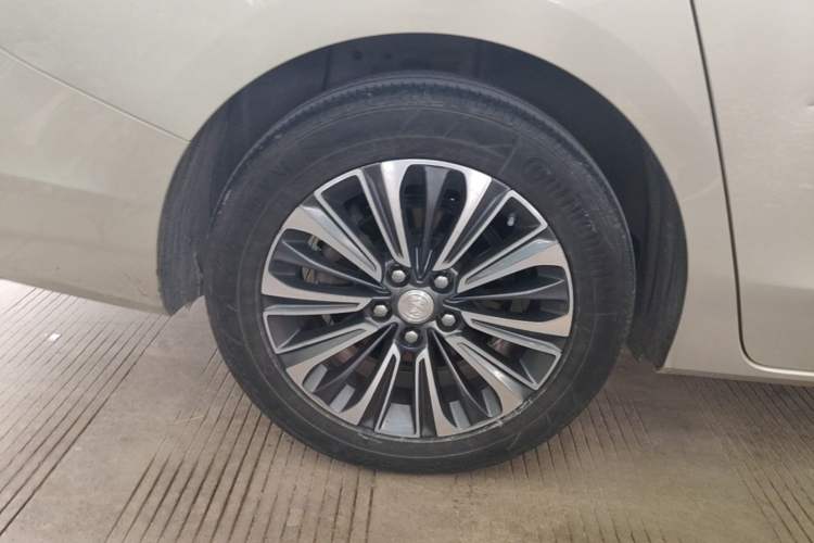 Used Buick GL8 2022 ES Land Cruiser 653T Luxury Model Right Rear Wheel Hub