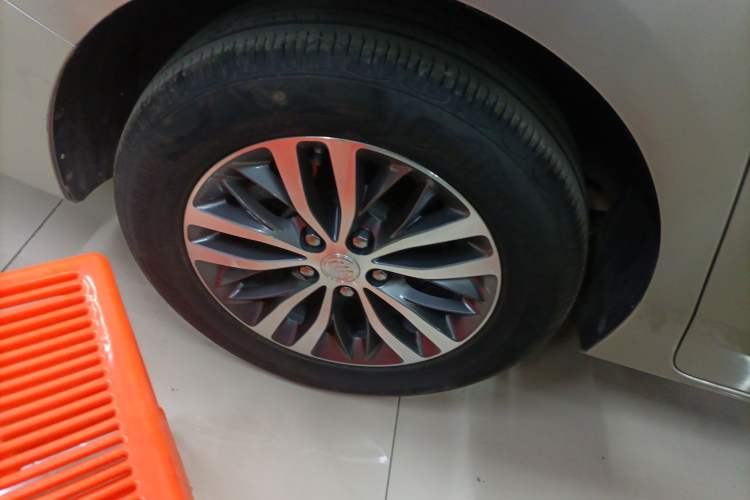 Used Buick GL8 2022 ES Landtrek 653T Comfort Edition Right Rear Wheel Hub