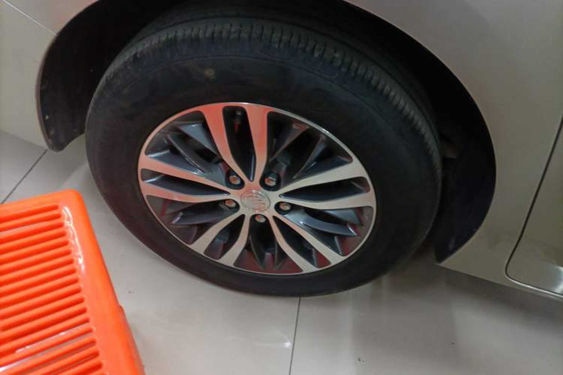 Used Buick GL8 2022 ES Landtrek 653T Comfort Edition Right Rear Wheel Hub