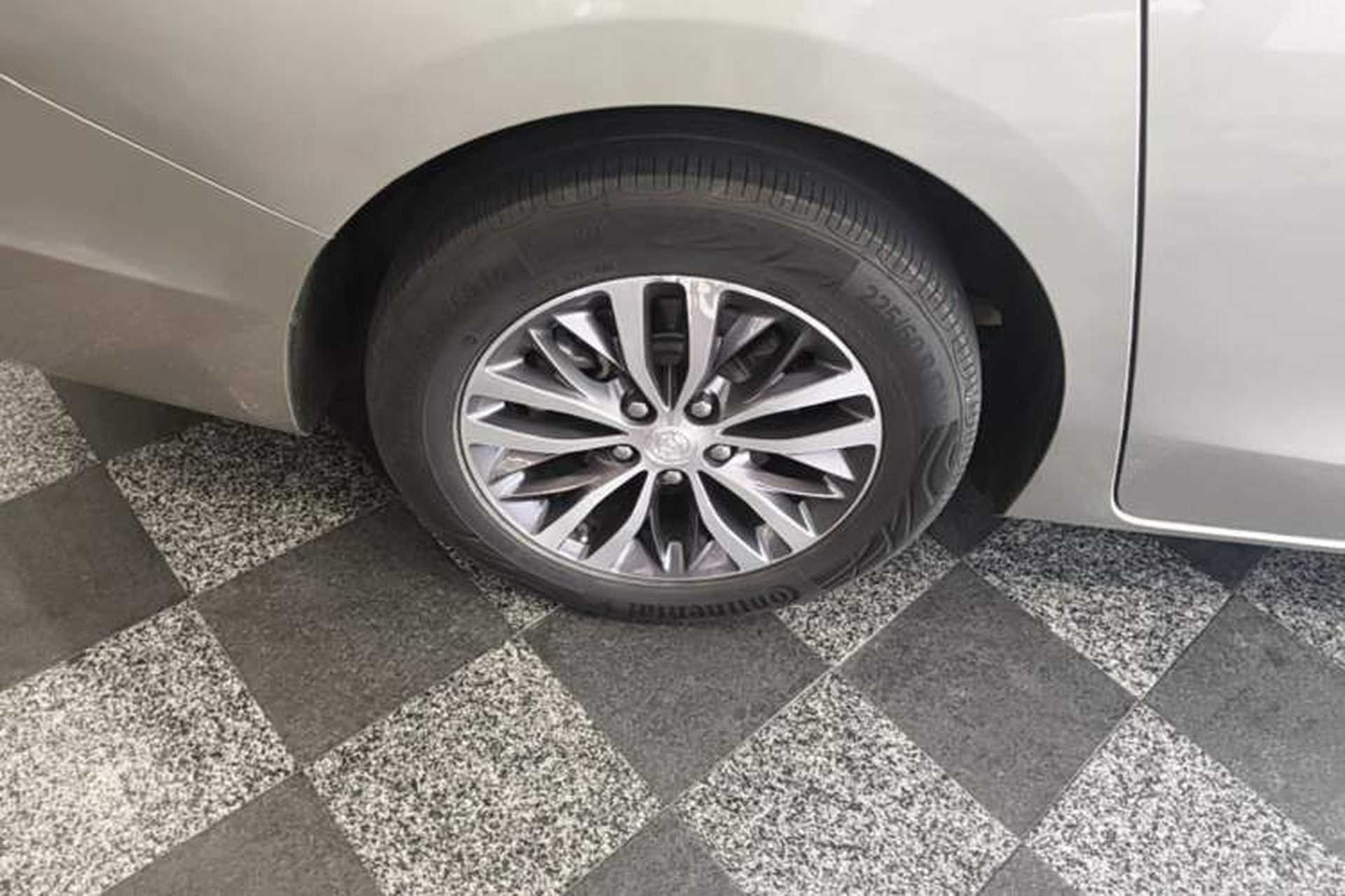 Used Buick GL8 2022 ES Landtrek 653T Luxury Edition Right Rear Wheel Hub