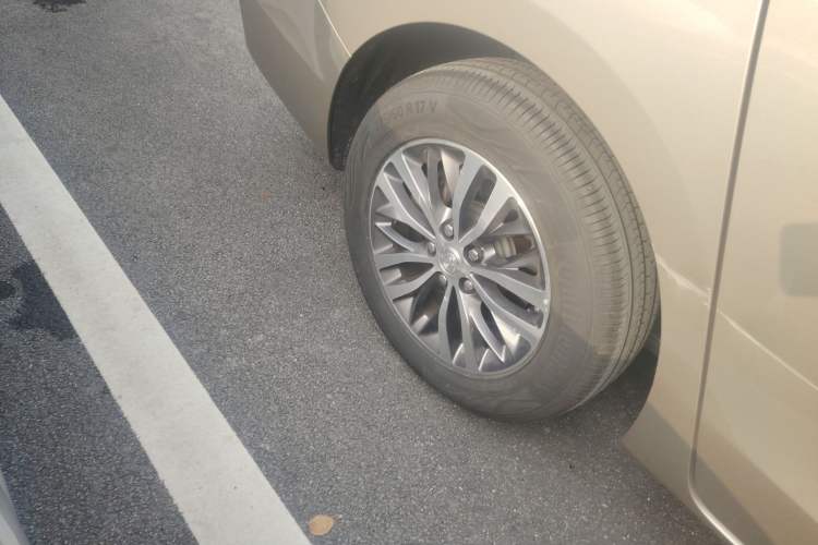 Used Buick GL8 2022 ES Landtrek 653T Luxury Edition Right Rear Wheel Hub