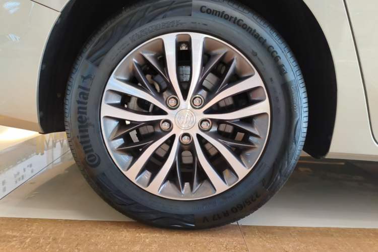 Used Buick GL8 2022 ES Landtrek 653T Luxury Edition Right Rear Wheel Hub