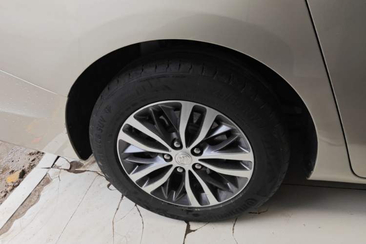 Used Buick GL8 2022 ES Landtrek 653T Luxury Edition Right Rear Wheel Hub