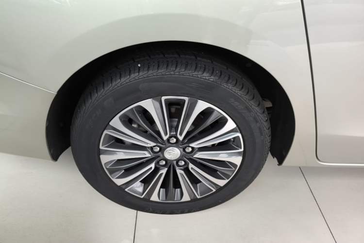 Used Buick GL8 2022 ES Land Cruiser 653T Luxury Model Right Rear Wheel Hub