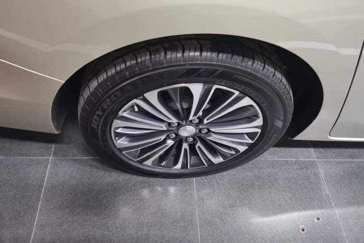 Used Buick GL8 2022 ES Land Cruiser 653T Luxury Model Right Rear Wheel Hub