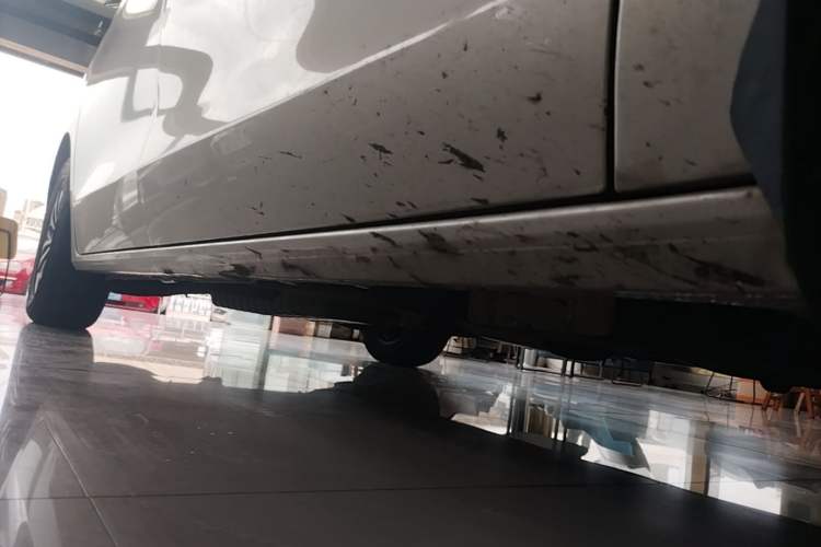Used Buick GL8 2022 ES Landtrek 653T Comfort Edition Right Side Sill