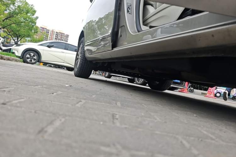 Used Buick GL8 2022 Land Executive Class 652T Prestige Model Right Side Sill