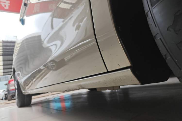 Used Buick GL8 2022 ES Landtrek 653T Luxury Edition Right Side Sill