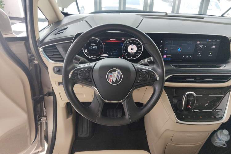 Used Buick GL8 2022 ES Landtrek 653T Luxury Edition Steering Wheel