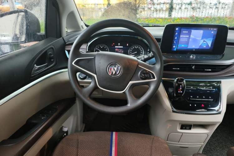 Used Buick GL8 2022 Land Cruiser Executive Class 652T Comfort Model Steering Wheel