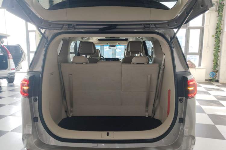Used Buick GL8 2022 ES Landtrek 653T Luxury Edition Trunk