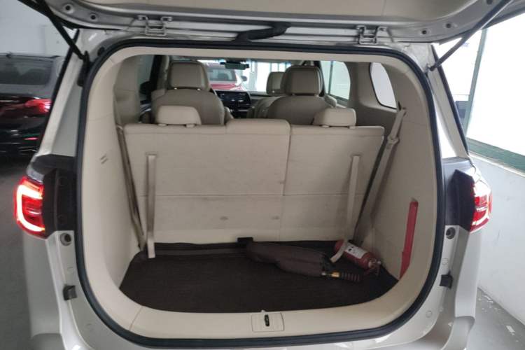 Used Buick GL8 2022 ES Landtrek 653T Luxury Edition Trunk