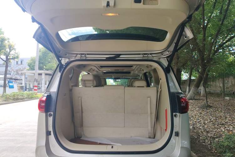 Used Buick GL8 2022 ES Land Cruiser 653T Luxury Model Trunk