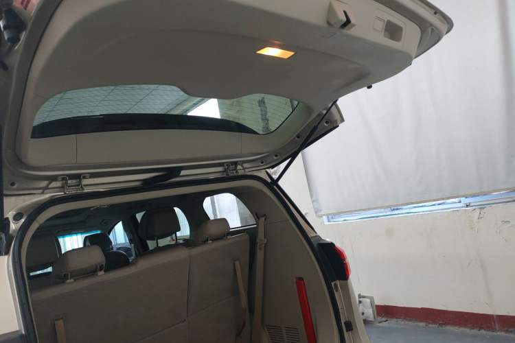 Used Buick GL8 2022 ES Landtrek 653T Comfort Edition Trunk