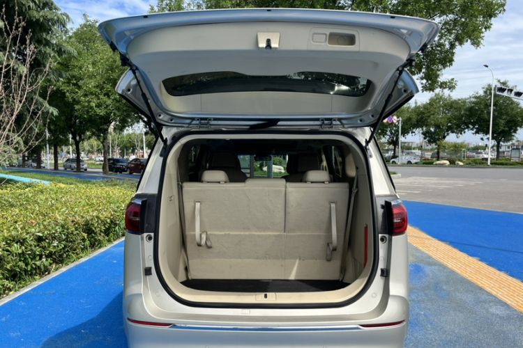 Used Buick GL8 2022 ES Landtrek 653T Luxury Edition Trunk